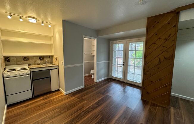 Studio, 1 bath, 500 sqft, $1,900, Unit 5