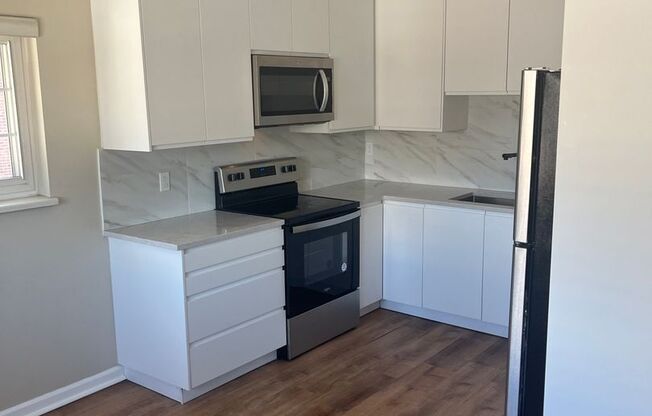3 beds, 2 baths, $2,225, Unit APARTMENT 313