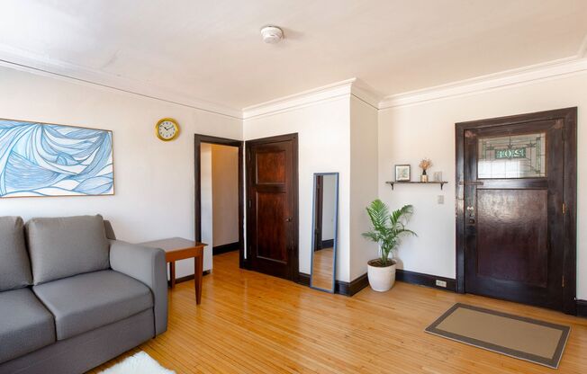 Studio, 1 bath, 450 sqft, $899, Unit 301