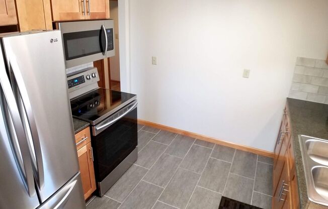 2 beds, 1 bath, 820 sqft, $1,350, Unit 60A-5