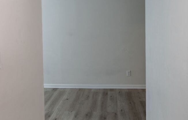 2 beds, 1 bath, $1,095, Unit 5465-26