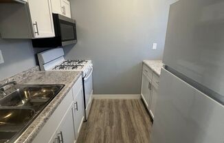 3 beds, 1 bath, $950, Unit 104 W Petersburg St Unit 2