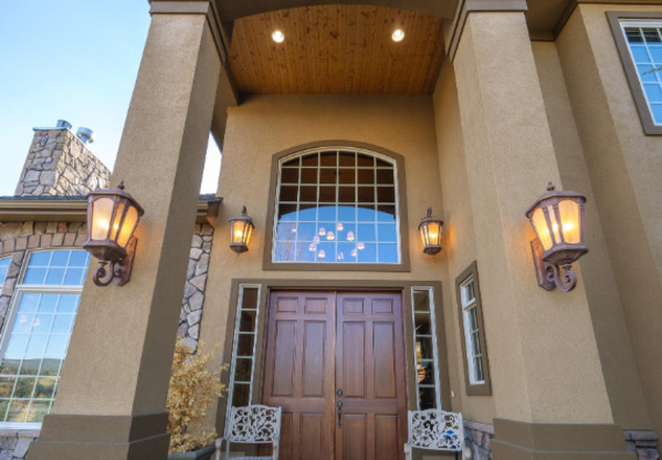 1610 E EAGLE FEATHER LN