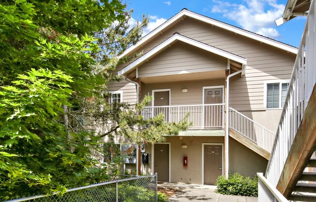 2 beds, 1 bath, 800 sqft, $1,750, Unit 102-2604 South Campus Place