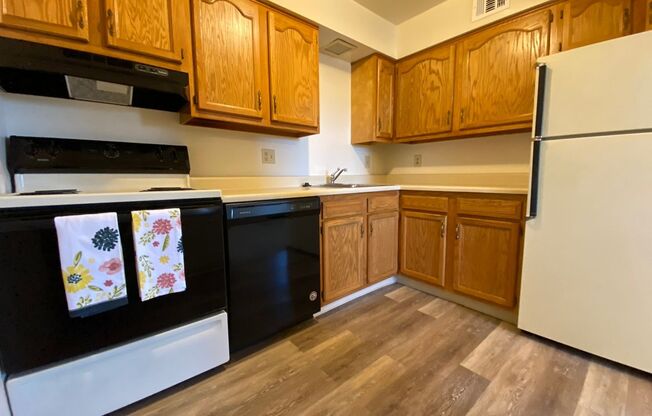 Spacious 2BR at Bellwood Manor! Great North Hills Location! Call Today!
