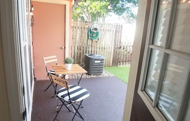 Beautiful 2/2 Towhhouse Feel Condo  x Rent in Winter Park next to Full Sail University !
