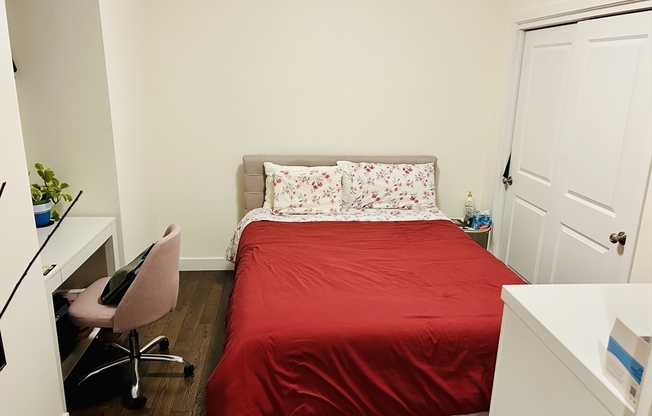 2 beds, 2.5 baths, 989 sqft, $3,400, Unit 6