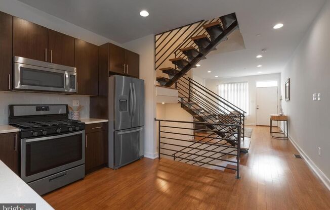 Modern 3 Bedroom 2.5 Bath Available In Fairmount!