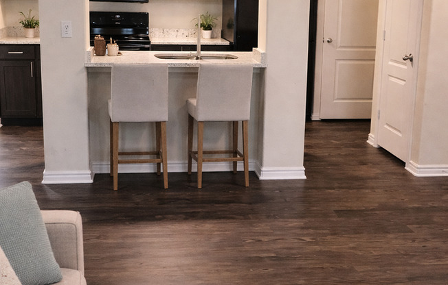 1 bed, 1 bath, 735 sqft, $1,195, Unit 0933