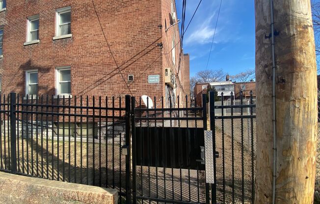 Studio, 1 bath, 400 sqft, $825, Unit 218