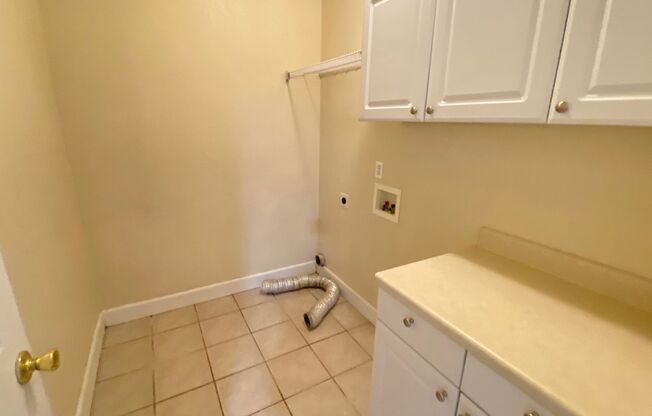 3 beds, 2 baths, $2,500, Unit # #B