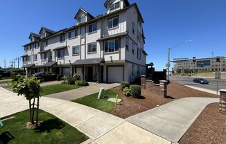 4 beds, 3.5 baths, $2,995