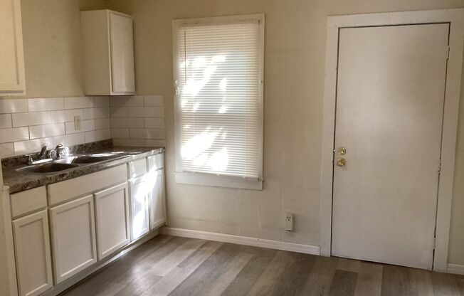 2 beds, 1 bath, $1,200