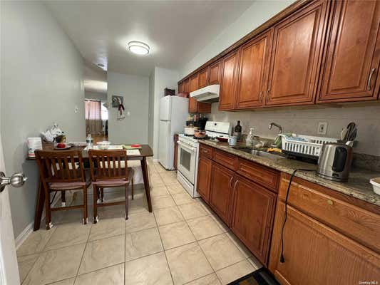 2 beds, 1 bath, 880 sqft, $2,700, Unit 2FL