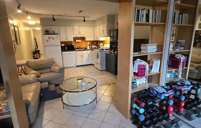 1 bed, 1.5 baths, $1,700, Unit 207