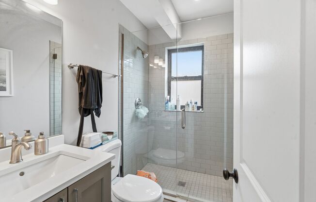 3 beds, 2 baths, 830 sqft, $4,450, Unit 928-3S