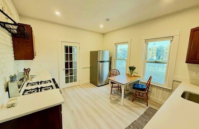 3 beds, 1 bath, $4,200, Unit 1