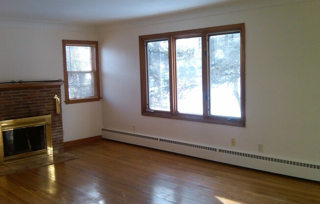 2 beds, 1 bath, 1,200 sqft, $1,600