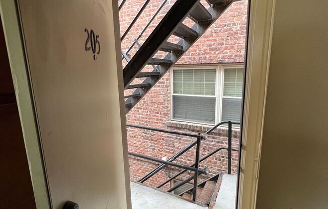 2 beds, 1 bath, 800 sqft, $1,395, Unit 601 - Unit 205 B800