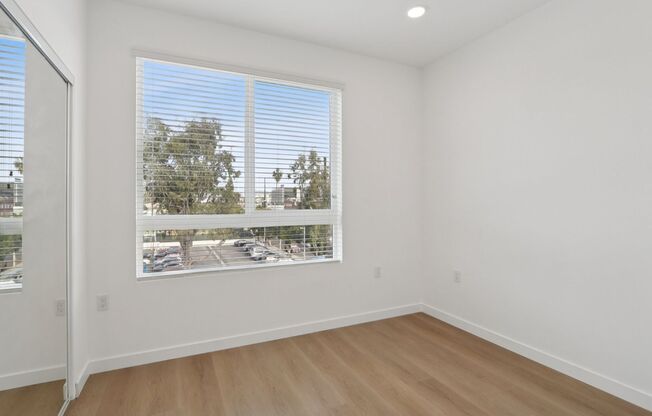 2 beds, 1 bath, $2,700, Unit 301