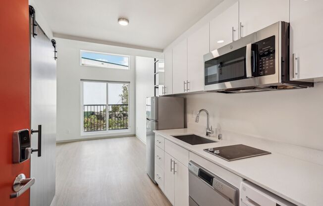 Studio, 1 bath, 288 sqft, $1,427, Unit Unit 307