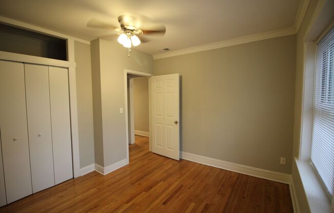 3 beds, 1 bath, $1,875, Unit 4402 -2