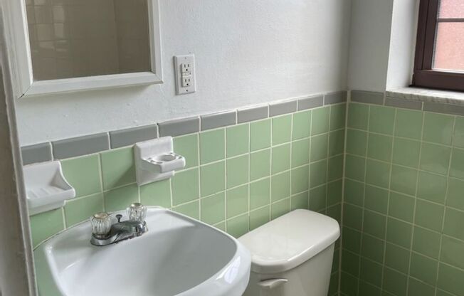 Studio, 1 bath, 487 sqft, $1,300, Unit Fifth 304