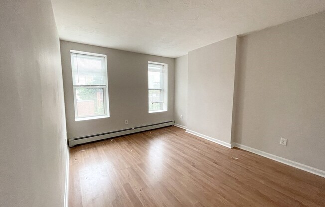 3 beds, 1 bath, $5,400, Unit 4