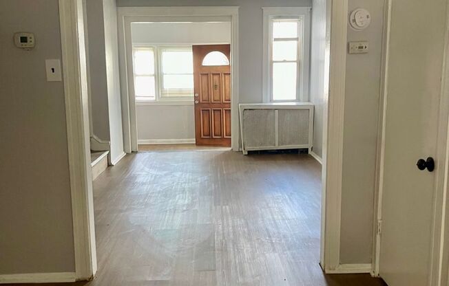 Lovely 3-bedroom townhome near 69th St.