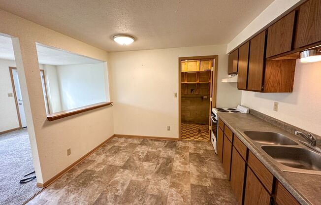 2 beds, 1 bath, $875