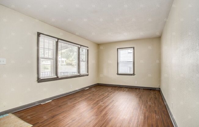 4327-4329 The Paseo