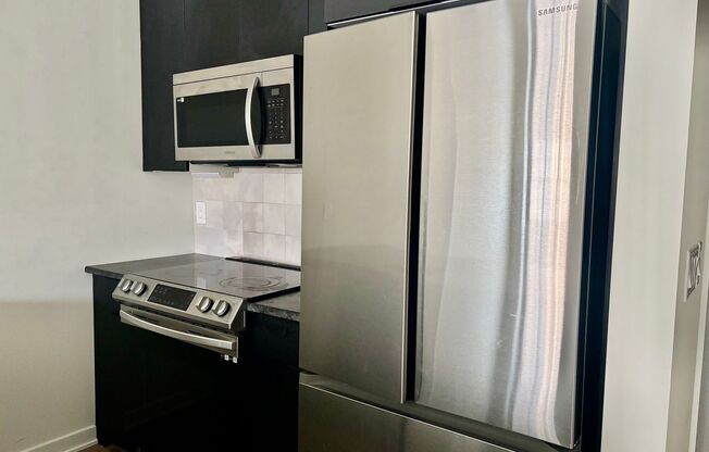 2 beds, 1 bath, 837 sqft, $2,000, Unit 301