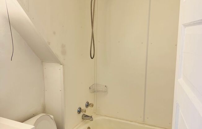 Studio, 1 bath, $525