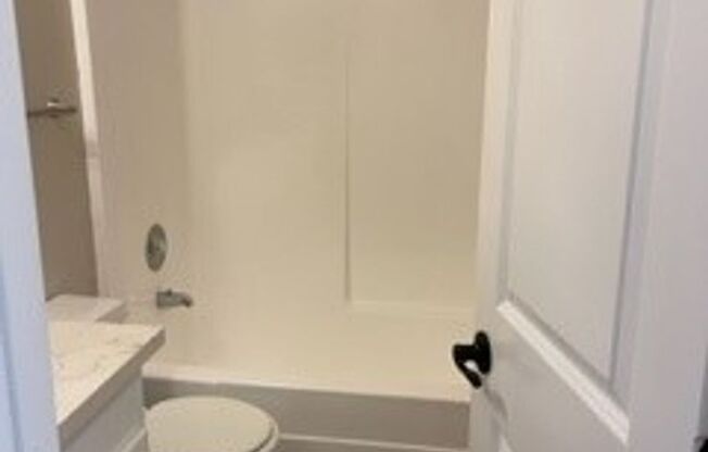 1 bed, 1 bath, 640 sqft, $3,150, Unit 50