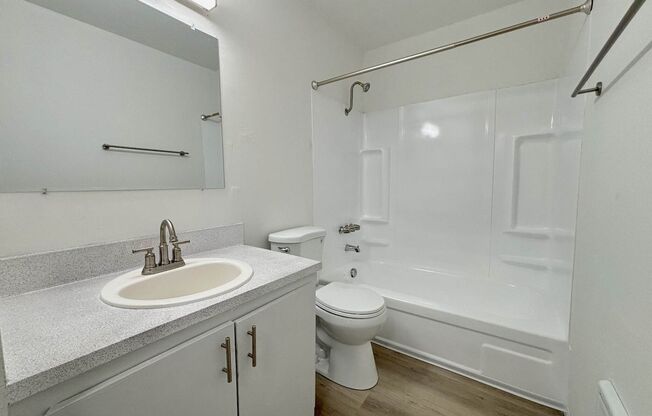 2 beds, 1 bath, 700 sqft, $1,335, Unit 12