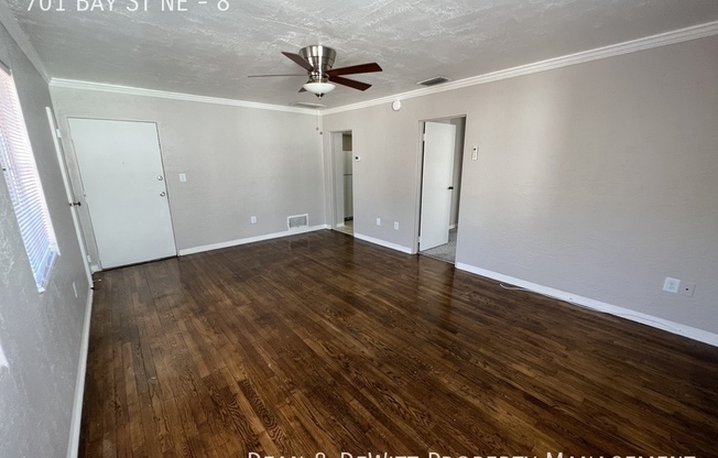 701 BAY ST NE
