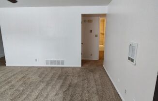 2 beds, 1 bath, 900 sqft, $825, Unit 3