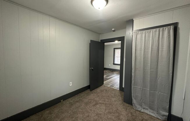 3 beds, 1 bath, $875