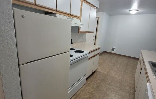 3 beds, 2 baths, 1,132 sqft, $1,625, Unit 216