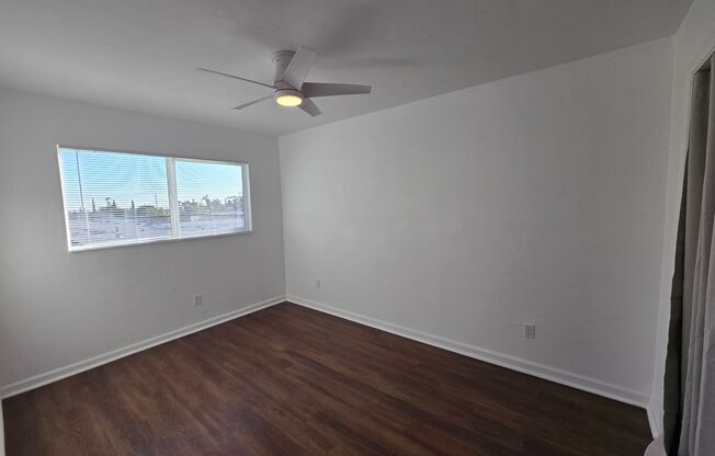 2 beds, 1 bath, $2,000, Unit 2545-2547