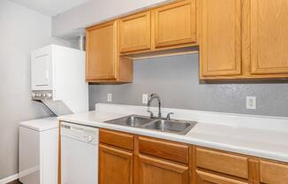 2 beds, 1 bath, 793 sqft, $1,570