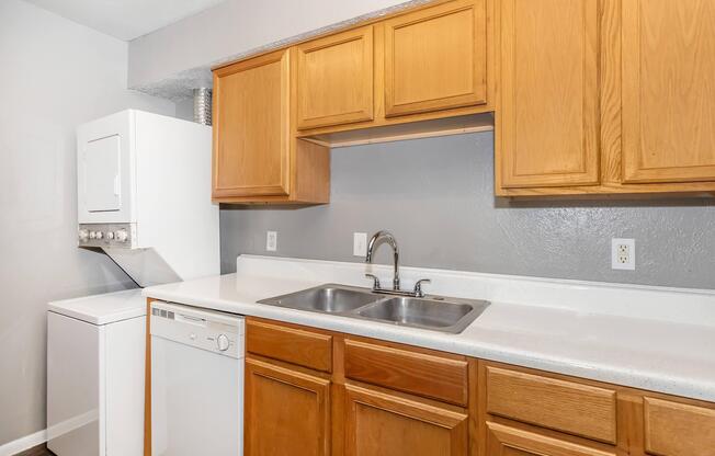 2 beds, 1 bath, 793 sqft, $1,570