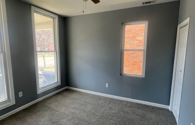 Beautiful Fully Renovated 2/1 Duplex!