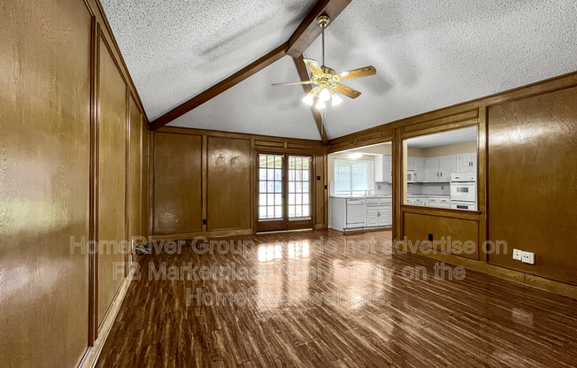 1426 CREEKWOOD LN