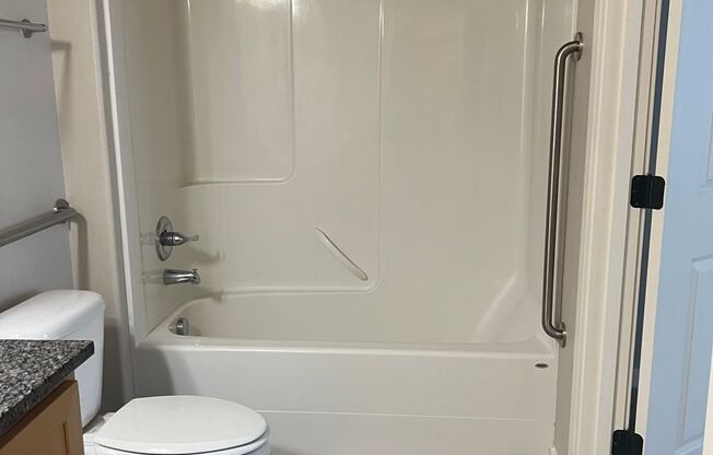 1 bed, 1 bath, 835 sqft, $1,570, Unit B201