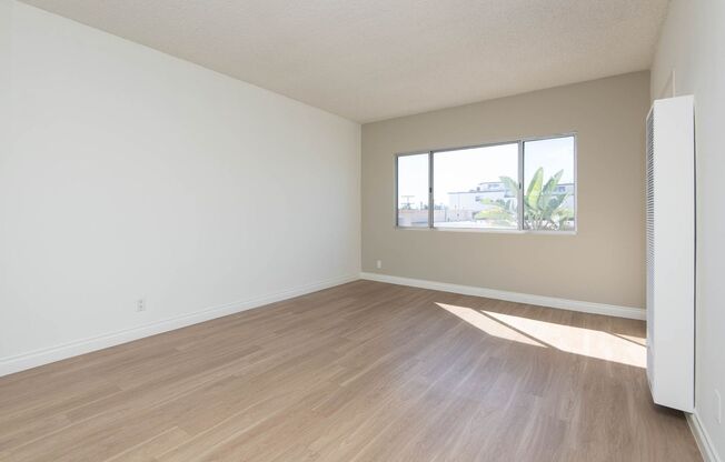 Studio, 1 bath, 390 sqft, $1,825, Unit 10