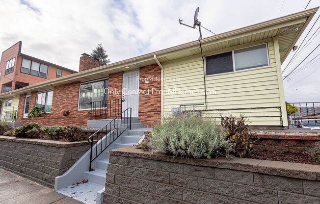 Renovated and Bright Two Bedroom Duplex In NE Portland!