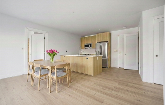 2 beds, 2 baths, 951 sqft, $4,375, Unit 201