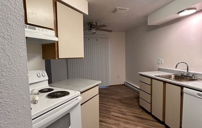 1 bed, 1 bath, 660 sqft, $1,250, Unit H - 031