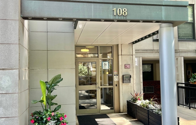 Studio, 1 bath, 450 sqft, $2,700, Unit 4H